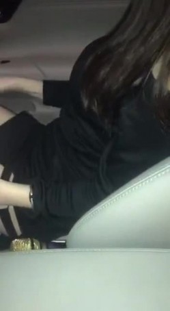 火爆网红鹿少女地下车库车坏请帅哥修车，车内激情啪啪对白清晰呻吟刺激 截图2