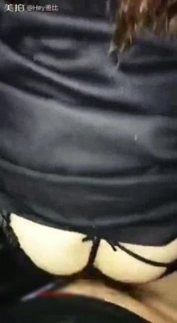 火爆网红鹿少女地下车库车坏请帅哥修车，车内激情啪啪对白清晰呻吟刺激 截图10