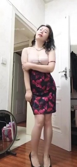 【抖音福利】极品韵味熟女，【达琳】，老A8也是A8，风情万种，年轻时候大美女 截图3