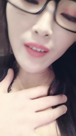 中学美术老师丰满大奶子，露脸眼镜御姐，骚气横生特写白虎穴后入操逼 截图8