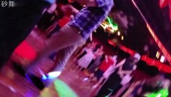 【最新流出-砂舞厅】重庆望江楼舞厅内的淫乱的抓奶 抠逼 截图7