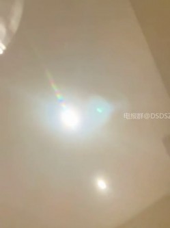 ️极品反差甜妹【lucy2027】表情非常可爱的学生妹趁着没人在教室和厕所自慰 截图2