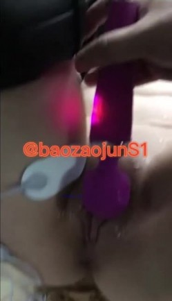 【最强反差终极调教】绿帽性爱狂“暴君S”超级调教女奴甄选 日常淫乱交换群P 各种公共场合露出 性爱女奴进化篇 截图14