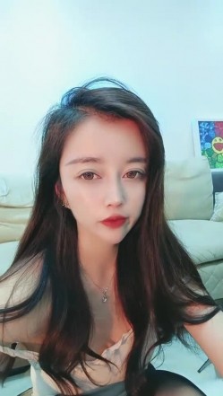 万人迷模特儿-一库一库-：太晚了我不敢叫，我到里面房间给你们叫一波吧，怕别人听见了要来强奸我！ 截图14