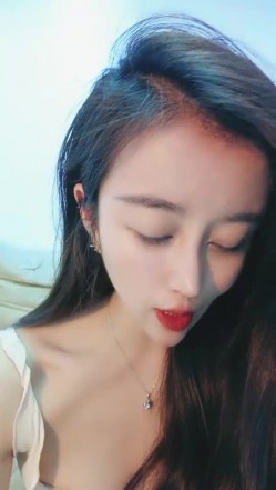 万人迷模特儿-一库一库-：太晚了我不敢叫，我到里面房间给你们叫一波吧，怕别人听见了要来强奸我！ 截图15