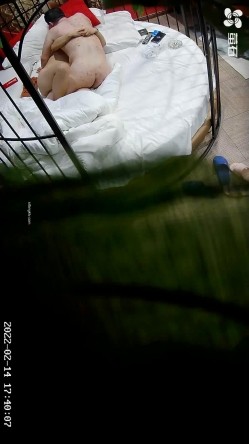 【萤石云酒店 ️极品流出】情人节快乐特辑 ️颜射内射捆绑震动棒 男女激情四射 捆绑 SM 指交 口交 高清1080P版 截图8