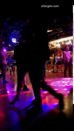 【猎奇资源 ️砂舞】舞厅内的淫乱2 ️重金属般性爱 男人的天堂 抓奶+抠逼+摸屌+口爆+打站桩 截图12