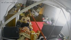 【极品稀缺 ️破解摄像头】极品服务员宿舍日常 ️小姐姐年轻美乳好坚挺 穿搭职业装制服很有气质 距离超近 高清1080P版 截图2