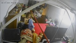 【极品稀缺 ️破解摄像头】极品服务员宿舍日常 ️小姐姐年轻美乳好坚挺 穿搭职业装制服很有气质 距离超近 高清1080P版 截图4