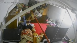 【极品稀缺 ️破解摄像头】极品服务员宿舍日常 ️小姐姐年轻美乳好坚挺 穿搭职业装制服很有气质 距离超近 高清1080P版 截图5