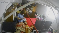 【极品稀缺 ️破解摄像头】极品服务员宿舍日常 ️小姐姐年轻美乳好坚挺 穿搭职业装制服很有气质 距离超近 高清1080P版 截图14