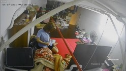 【极品稀缺 ️破解摄像头】极品服务员宿舍日常 ️小姐姐年轻美乳好坚挺 穿搭职业装制服很有气质 距离超近 高清1080P版 截图16