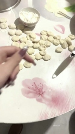 精品泄密流出00后英语老师李汶芯多次裸贷无力偿还 肉偿抵债视频完整版 截图4