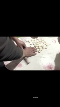 精品泄密流出00后英语老师李汶芯多次裸贷无力偿还 肉偿抵债视频完整版 截图11