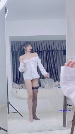 最新全网求档！【咬一口兔娘】黏黏团子兔！终极定制吐血放送（4V）最新首发【网曝热门事件抖音热瓜】新疆阿勒泰雪圈滑雪教练和女学员黄绿AK缆车上口爆啪啪私拍流出 截图6