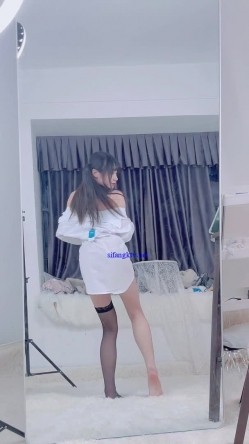 最新全网求档！【咬一口兔娘】黏黏团子兔！终极定制吐血放送（4V）最新首发【网曝热门事件抖音热瓜】新疆阿勒泰雪圈滑雪教练和女学员黄绿AK缆车上口爆啪啪私拍流出 截图12