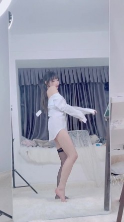 最新全网求档！【咬一口兔娘】黏黏团子兔！终极定制吐血放送（4V）最新首发【网曝热门事件抖音热瓜】新疆阿勒泰雪圈滑雪教练和女学员黄绿AK缆车上口爆啪啪私拍流出 截图13