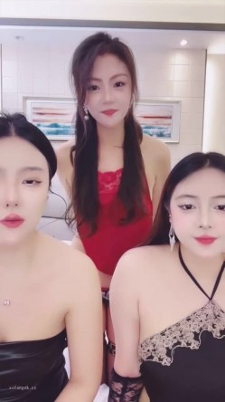 3姐妹花推荐【今晚九点半】3姐妹轮流被干吃鸡舔逼无套 截图6