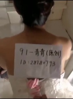 【极品淫妻 ️性爱淫乱】蜜桃臀超淫妻『青青』女神乱操 ️黑丝皮衣机车女孩乱入 喜欢翘臀后入猛操 截图1