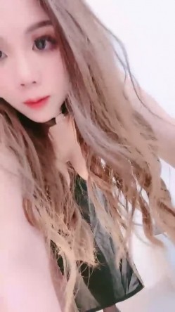 骚逼奶妈【阿萧老师】道具自慰高潮，奶胀挤奶，大量出奶喷射，无毛一线天，掰逼诱惑 截图3