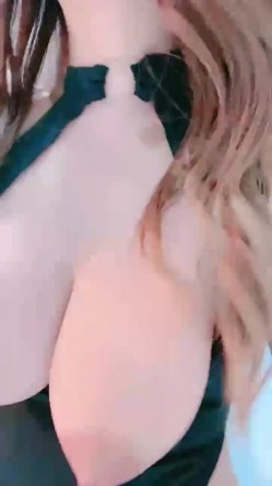 骚逼奶妈【阿萧老师】道具自慰高潮，奶胀挤奶，大量出奶喷射，无毛一线天，掰逼诱惑 截图8