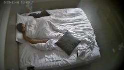 酒店偷拍 眼镜男幽会气质美乳小少妇撅起屁股被打桩后入干完给她擦逼 截图12