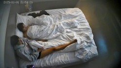 酒店偷拍 眼镜男幽会气质美乳小少妇撅起屁股被打桩后入干完给她擦逼 截图13