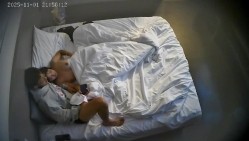 酒店偷拍 眼镜男幽会气质美乳小少妇撅起屁股被打桩后入干完给她擦逼 截图14