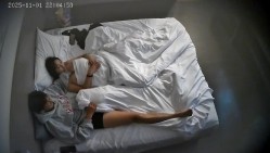 酒店偷拍 眼镜男幽会气质美乳小少妇撅起屁股被打桩后入干完给她擦逼 截图15