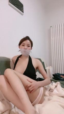 颜值区网红女神下海！多毛骚逼黄瓜自慰！掰穴捅入进进出出，侧入抽插，爽的浪叫呻吟大声 截图1