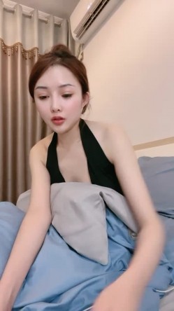 颜值区网红女神下海！多毛骚逼黄瓜自慰！掰穴捅入进进出出，侧入抽插，爽的浪叫呻吟大声 截图10