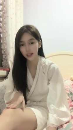 明星脸，几万粉丝的小网红，【偷走一头猪】，清秀女神~长腿骚舞~道具黑牛~逼会下蛋，走在街上回头率肯定高 截图4