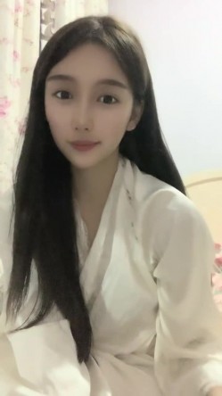 明星脸，几万粉丝的小网红，【偷走一头猪】，清秀女神~长腿骚舞~道具黑牛~逼会下蛋，走在街上回头率肯定高 截图5