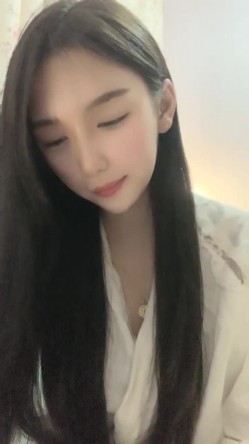 明星脸，几万粉丝的小网红，【偷走一头猪】，清秀女神~长腿骚舞~道具黑牛~逼会下蛋，走在街上回头率肯定高 截图15