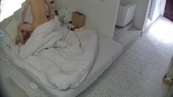 酒店偷拍 ️搞笑年轻情侣男友穿上吊带黑丝和情趣内衣女友做爱越战越勇 截图8