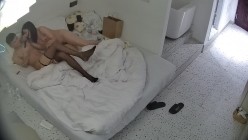 酒店偷拍 ️搞笑年轻情侣男友穿上吊带黑丝和情趣内衣女友做爱越战越勇 截图10