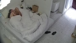 酒店偷拍 ️搞笑年轻情侣男友穿上吊带黑丝和情趣内衣女友做爱越战越勇 截图11