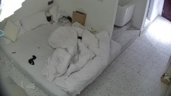 酒店偷拍 ️搞笑年轻情侣男友穿上吊带黑丝和情趣内衣女友做爱越战越勇 截图13