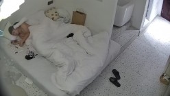 酒店偷拍 ️搞笑年轻情侣男友穿上吊带黑丝和情趣内衣女友做爱越战越勇 截图15