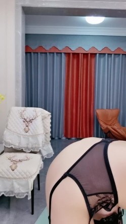 明星颜值极品女神！细腰无敌美腿！性感情趣装吊带丝袜，搔首弄姿，让闺蜜舔骚穴，极度诱惑 截图12