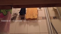 表妹借宿我家偷拍她洗澡 圆鼓鼓的奶子和稀疏的阴毛 弯腰时差点发现了 截图14