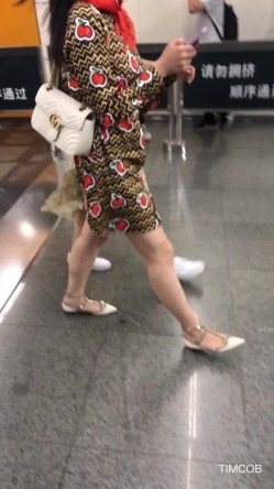极限CD大师商场步行街4K裙内拍多位气质漂亮小姐姐T裤丝袜无内亮点多美女情趣内裤直接上街拍摄中都硬了 截图2
