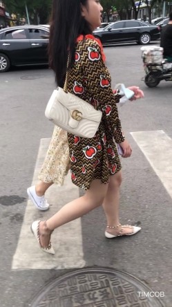 极限CD大师商场步行街4K裙内拍多位气质漂亮小姐姐T裤丝袜无内亮点多美女情趣内裤直接上街拍摄中都硬了 截图7