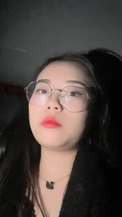 放浪小情侣，晚上开车出去玩车震露出奶子 截图8