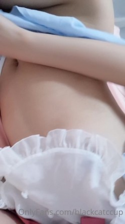 国产清纯美足M小母狗「BlackCatluna」OF露脸私拍 反差婊欲求不满自慰足交性爱多人啪啪 截图2