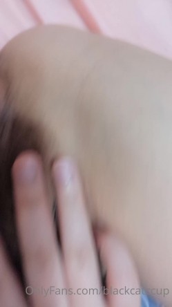 国产清纯美足M小母狗「BlackCatluna」OF露脸私拍 反差婊欲求不满自慰足交性爱多人啪啪 截图10