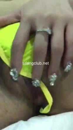 高颜值36F极品大胸网红美女自拍大尺度性感视频诱惑土豪包养,被后插猛操,淫叫：逼好痒,操我,干深一点,我要,操死我! 截图1