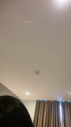 绵密潮汐 顶级绿播下海~美到炸裂~【免密】揉穴自慰~秒射，极品美女，爽到狂喷尿，黑森林湿得一塌煳涂 截图15