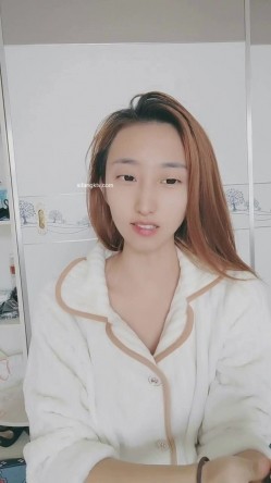 绿播下海黄播！【强力黄豆】101%恋爱型，超完美的咪咪！ 截图3