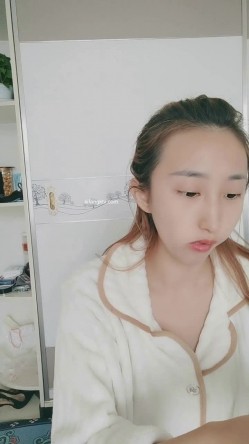 绿播下海黄播！【强力黄豆】101%恋爱型，超完美的咪咪！ 截图13